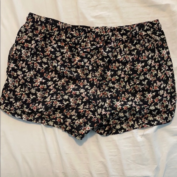 floral shorts - Picture 2 of 3